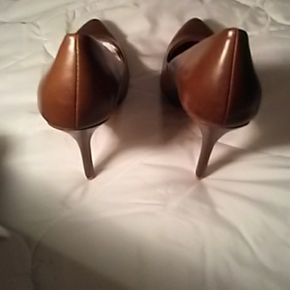 Riverberry Khaki Dress Shoe Heels - Picture 5 of 7